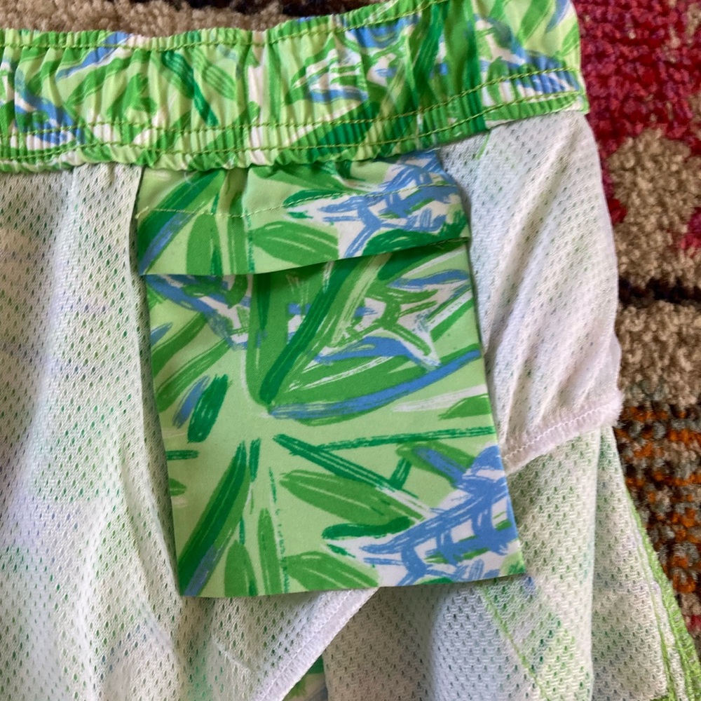 Men’s Vineyard Vines swim trunks green/blue fish pattern Fully lined medium - Picture 7 of 8